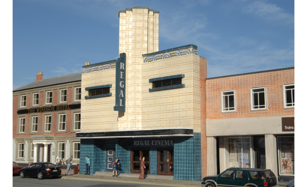 Regal Cinema (HO Scale) Regal Cinema (HO Scale)